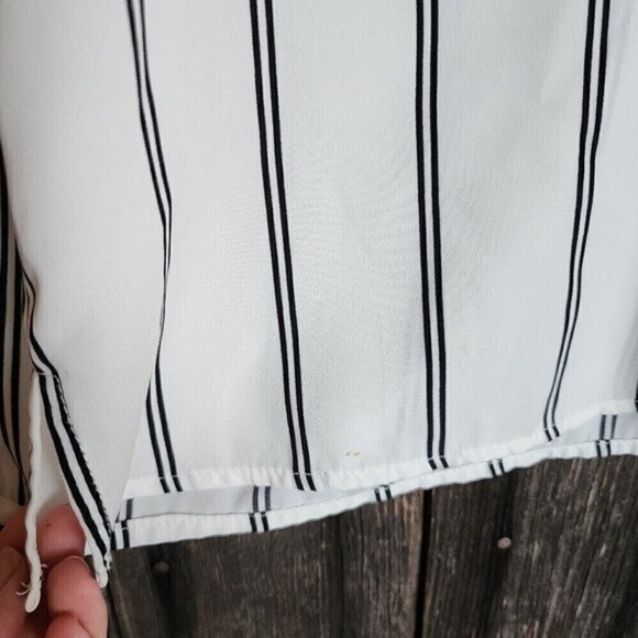 Forever 21 White & Black Striped Lace up Longsleeve Blouse Size Small Oversized - Picture 6 of 8